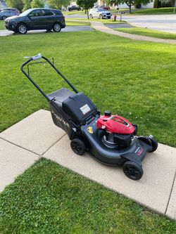 Honda HRN216 Lawnmower *BAD ENGINE*