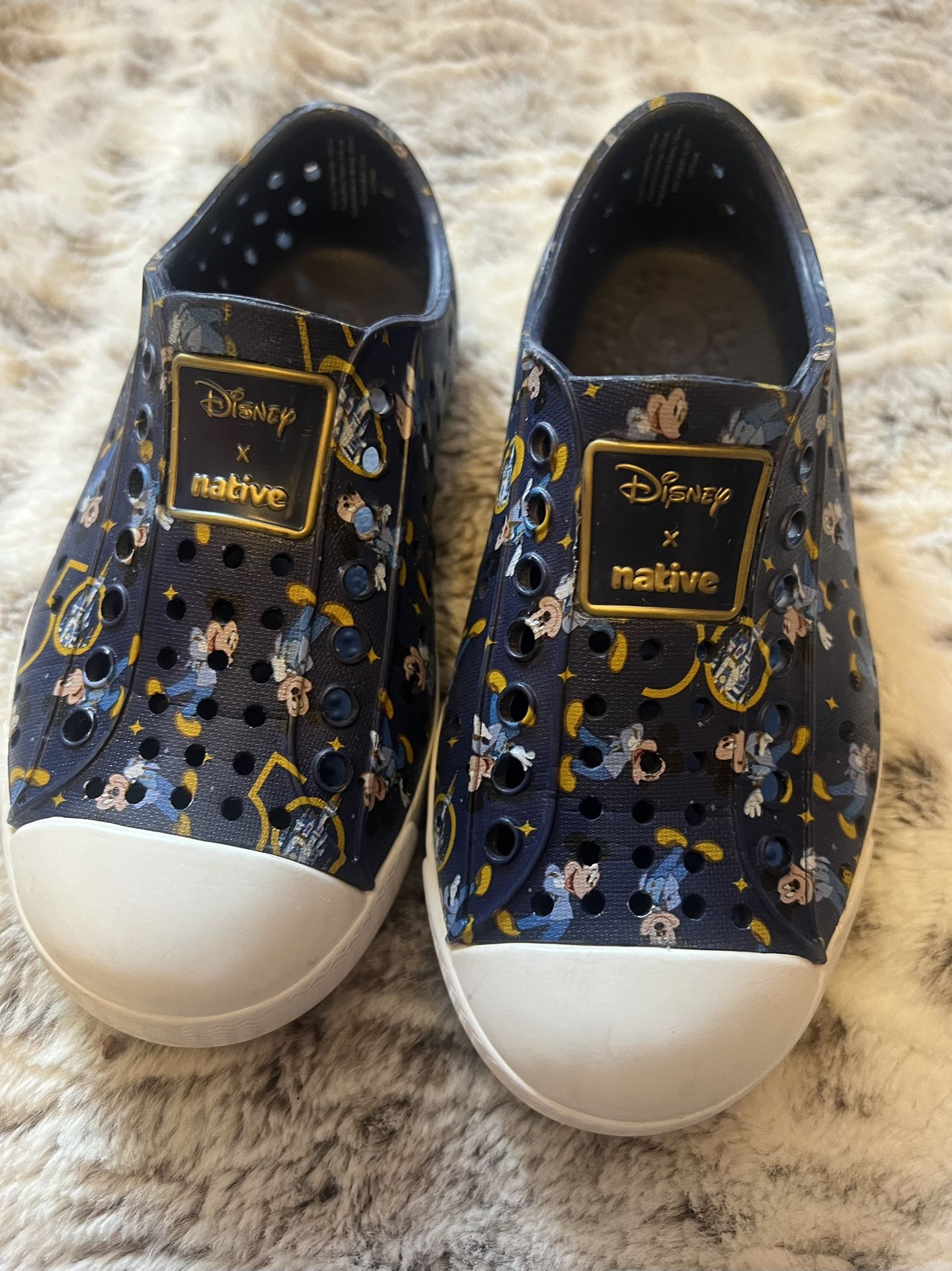 Native Mickey Shoes Toddler Size 9