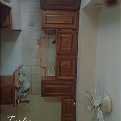 Wall-mounted kitchen cabinets in perfect condition