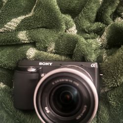 Sony alpha NEX- F3 Bundle 