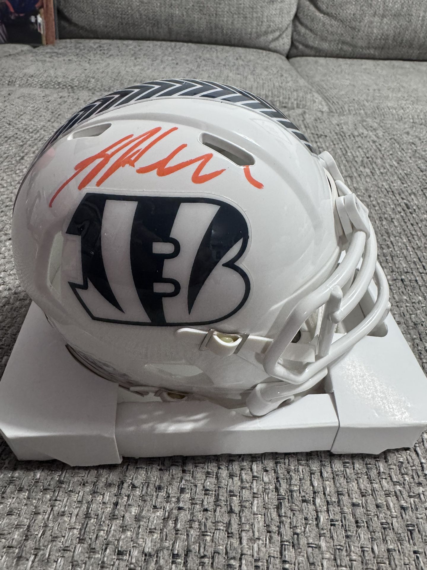 Sam Hubbard Signed Autograph Cincinnati Bengals STS Mini Helmet Beckett Coa