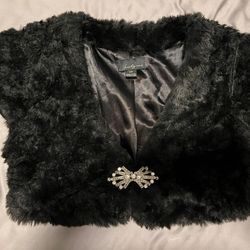 Brand New Forever 21 faux fur half coat / Jacket Black size S Do