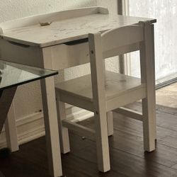 Kids Desk Soooo Cute!!! ☺️ 