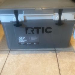 RTIC 32 qt ULTRA-LIGHT COOLER BRAND NEW