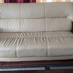 Leather Sofa : Good Condition 