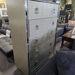 Brand New Silver Modern 5-Drawer Chest With Full Extensions