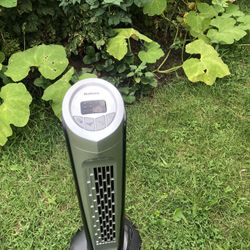 Very Good Condition Holmes Tower Fan 