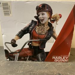 Harley Quinn Statue 