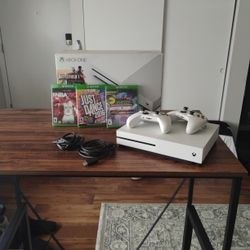 X Box 1 With Two Controllers
