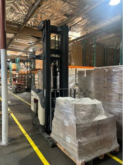 Crown RR 5700 Reach Truck Forklift
