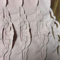 Placemats (8) and Napkins (8)Pink 2 Sets . Oval shape . 25% Linen 75% polyester 