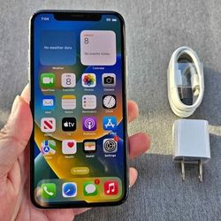 iPhone X, Factory UNLOCKED. Excellent Condition. 