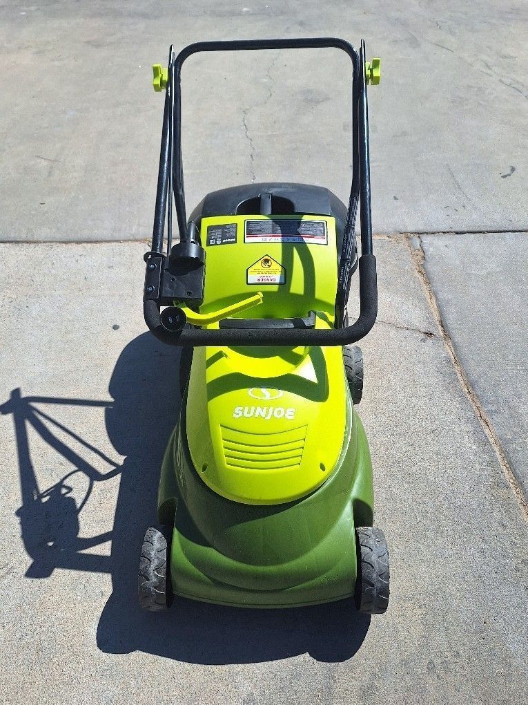 Sun Joe Mow Joe Electric Lawn Mower 12-Amp 14-in Corded Lawn Mower.