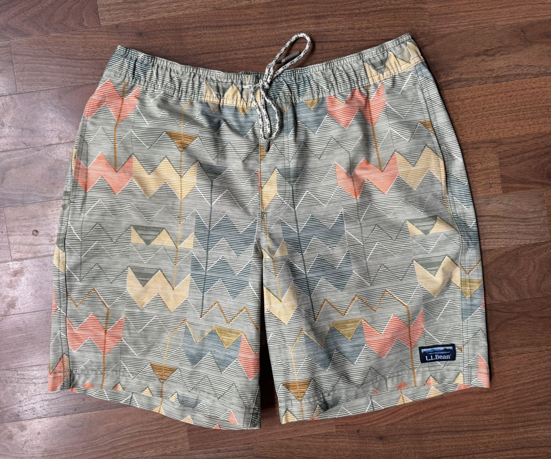 LL Bean Vacation Land Swim Trunks Mens MED Geometric Stretch Southwest Lined