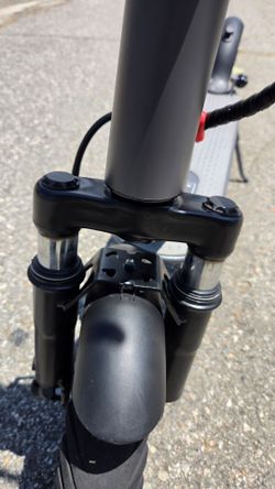 Front and rear suspension of electric skateboard