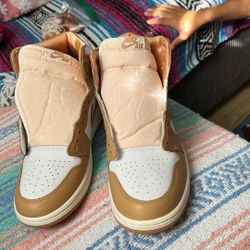 Air Jordan 1 Mid Color Gold And White Size 12