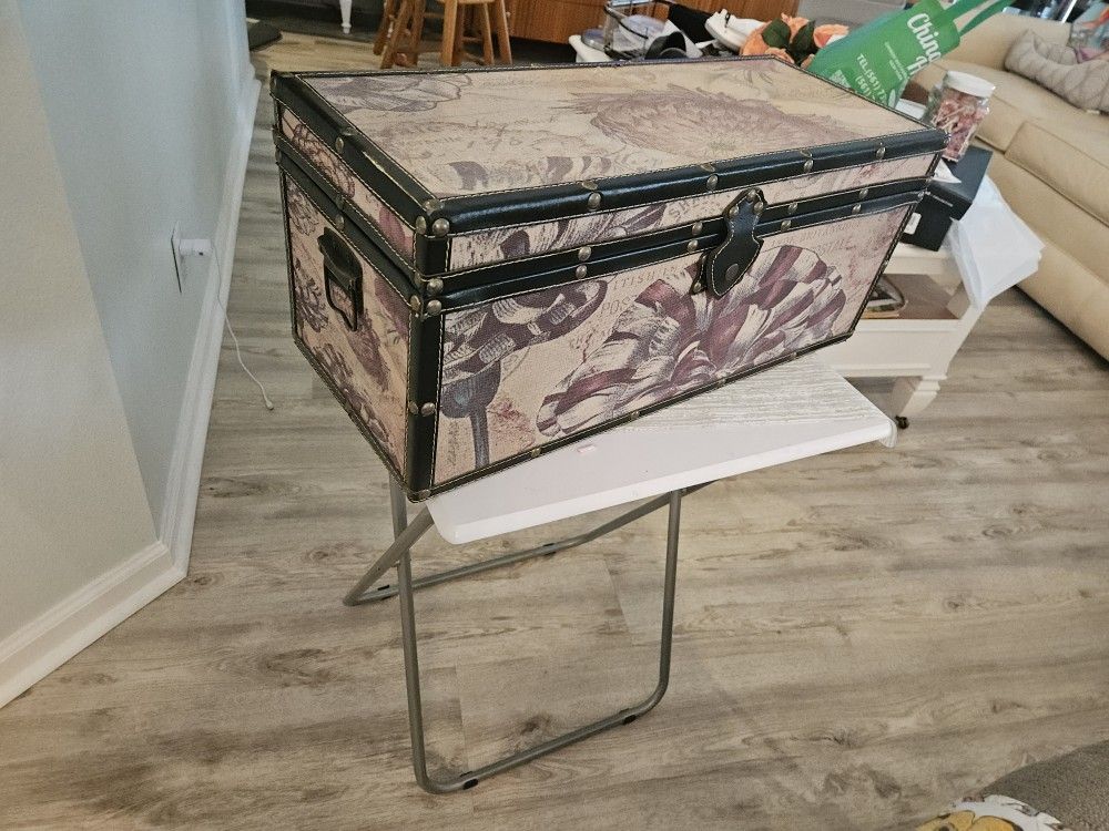 Table Top Storage Trunk Vintage Look Snap Closure 22 W 9 D 9 H Great For Storing Photos Memorabilia Heavy Duty 35 Obo