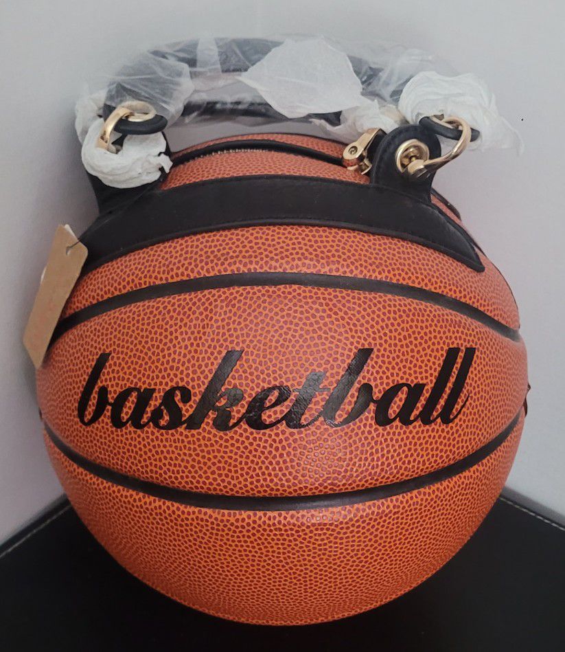 Ladies Replica Of A Basketball Shaped Purse NWT With Top Handle Design