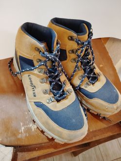 Men's bot,S size 11 $15.00