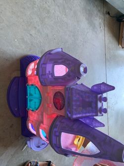 Toy castle with sounds