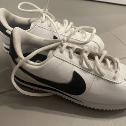 Nike Cortez Shoes Size 5 Youth