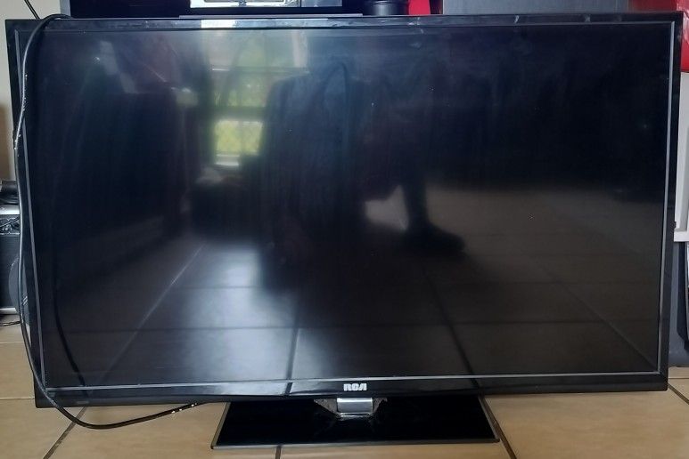 Broken RCA 40” LED TV w/ Remote – Sound Works – $40 OBO
📺 Broken RCA 40” LED TV w/ Remote – Sound Works – $40 OBO
