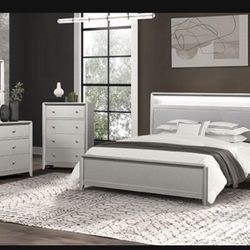 Brand New Elegant Queen Size Bedroom Set 