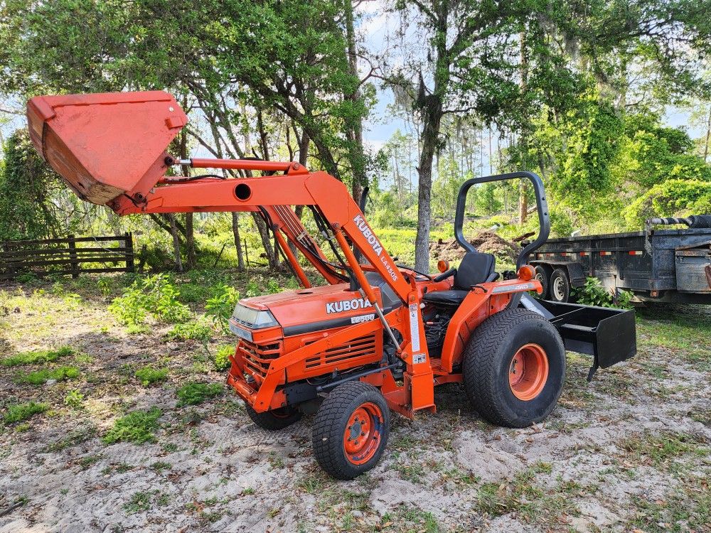 Kubota Tractor Loader L2500 4x4