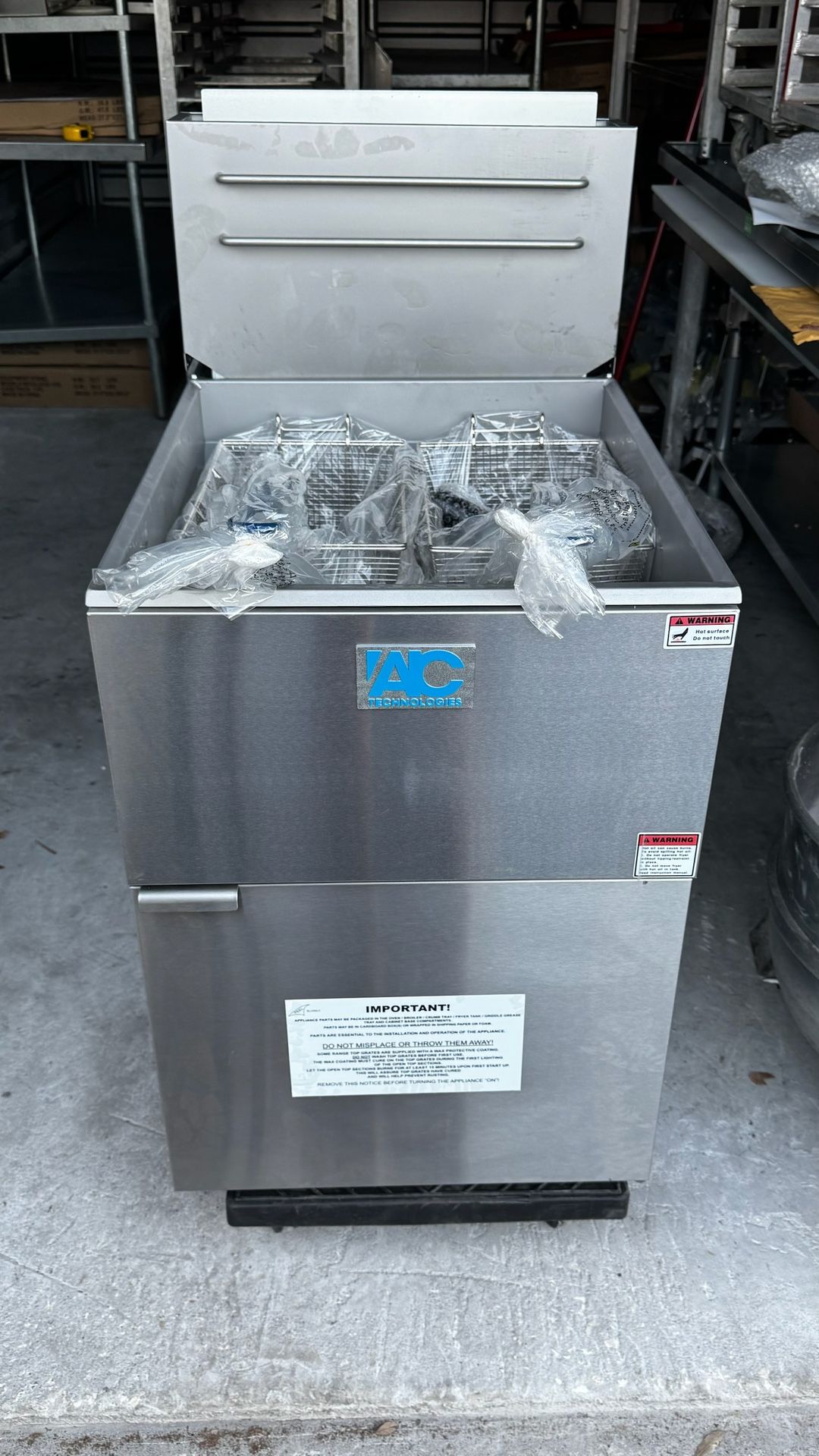 Propane NAKS Gas Fryer 150,000 BTU, Model GF4150, 32.7" x 24.1" x 33.9" Comes with 2 large baskets