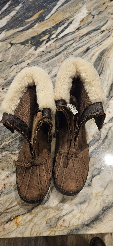 Ugg's Women's boot brown