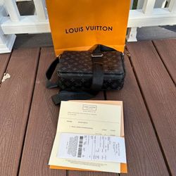 Louis Vuitton Messenger Bag