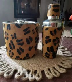 New Isaac Mizrahi New York Calf Ice Bucket and shaker (Reseda ca)