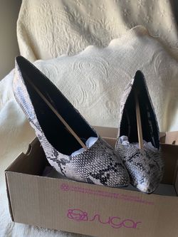 Beautiful, faux snake skin heels