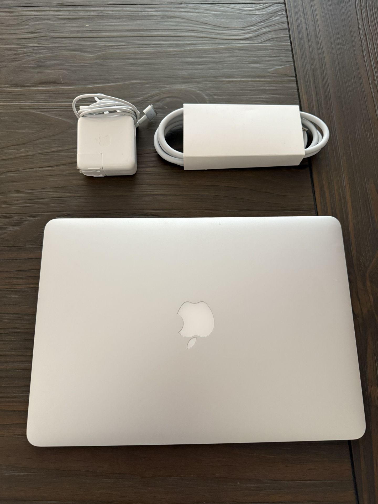 MacBook Air 2017 (barely used)