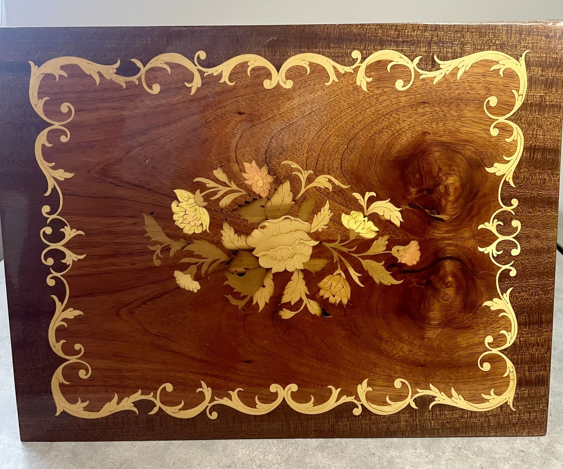 Vintage Italian Inlaid Music Box Side Table – Excellent Condition