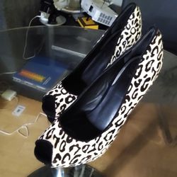 Guess Eight And A Half Medium Women Shoes