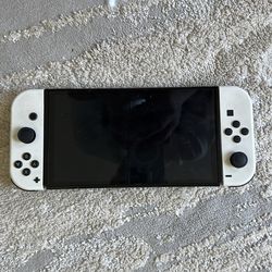 NINTENDO SWITH OLED AND A LOT OF ACCESSORIES PLUS 7 games