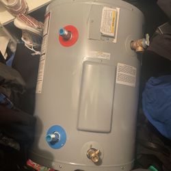 19 Gal  240v Water Heater Brand New 