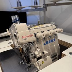 JUKI MO 5 Thread Overlock Industrial Sewing Machine Assembled with clutch Motor and table