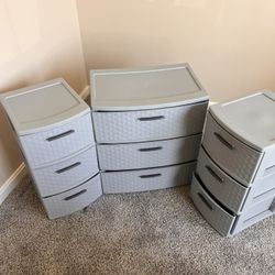 Plastic storage drawers set