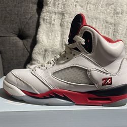 Air jordan 5 size 4y grade school