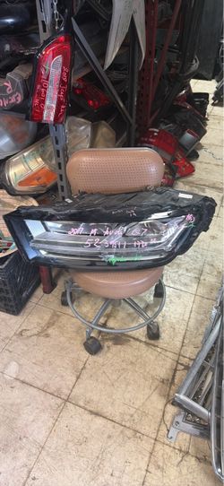 2017-19 Audi Q7 left headlight