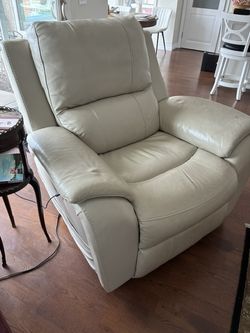 NICE USED LEATHER RECLINER.  $50 - !