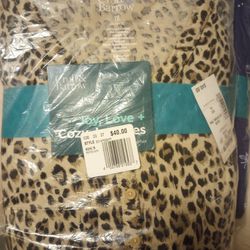 New 1x  leopard pajama pant and top set
