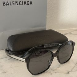 $650 NEW Balenciaga Sunglasses, 58mm / w case and Bag