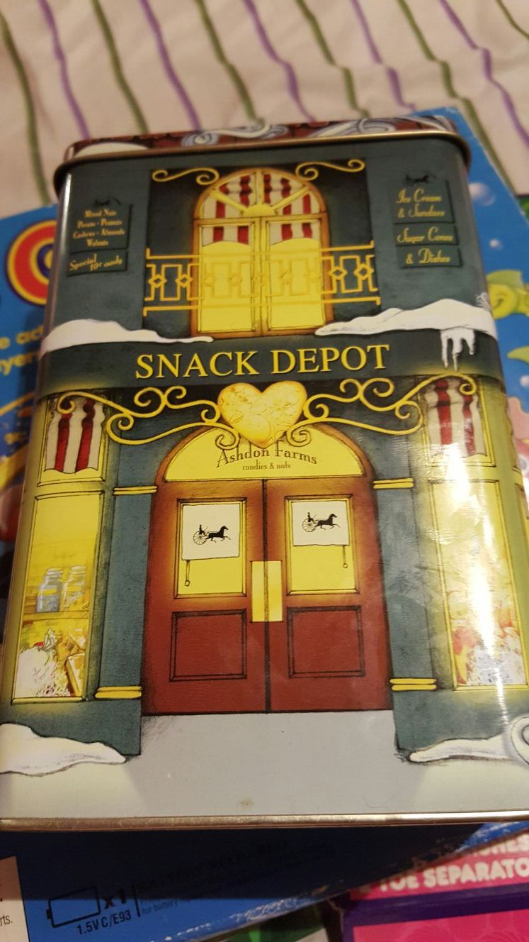 Candy tin