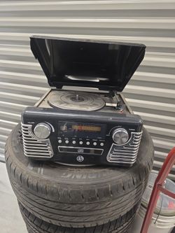 Record Player, CD, Radio 
