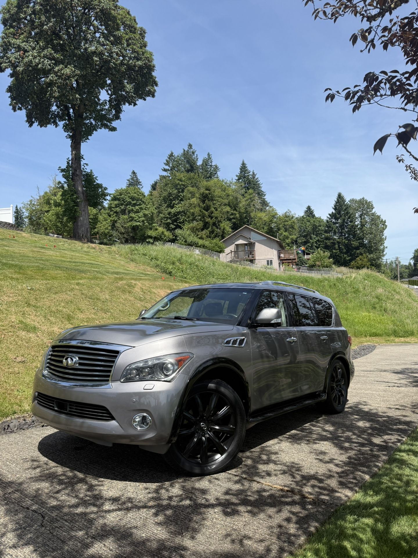 INFINITI QX56 AWD