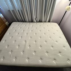 Novilla Queen 12-Inch Mattress (Amazon)