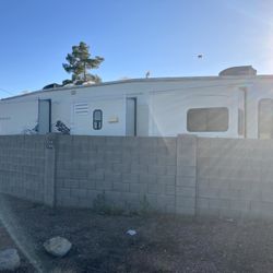 2006 37Ft Montana 4-Slide Out With Generator Good Condition